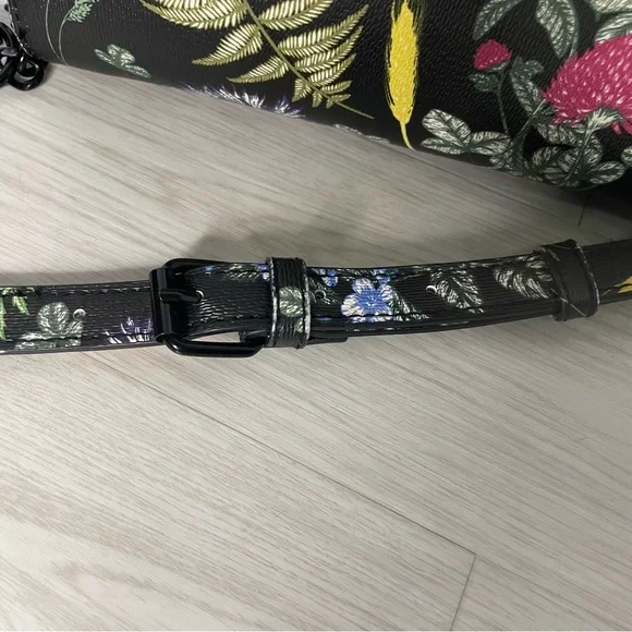 Steve Madden Black Floral Crossbody Chain & Adjustable Strap Zipper Closure EUC - Picture 6 of 11